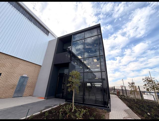 3,107M² WAREHOUSE TO LET IN AIRPORT PARK